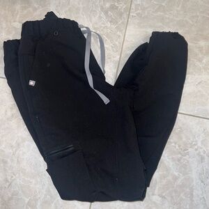 Black figs 20 pocket scrub pants XS